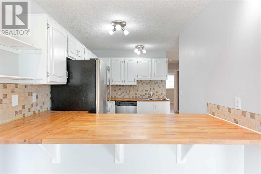 Single Family House Bi-level for Sale in  Templeton Bay NE Temple Calgary 