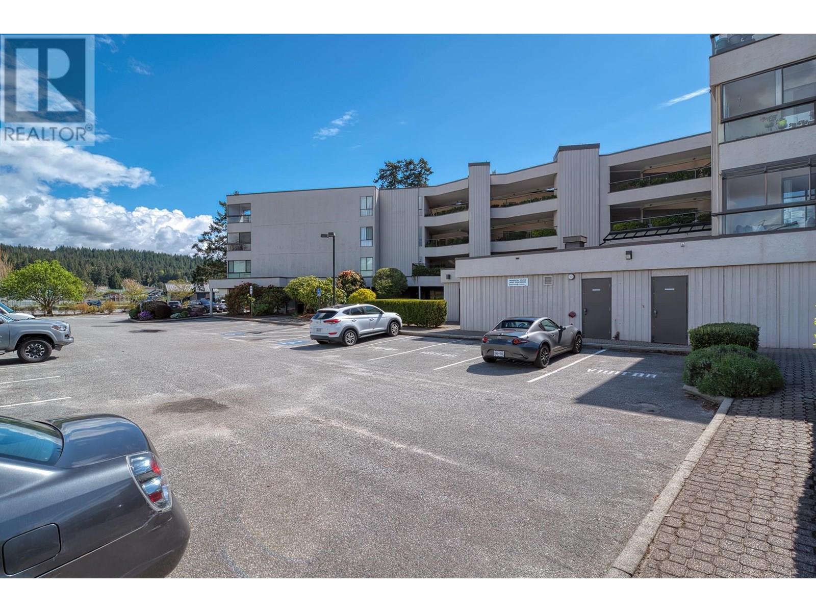 5 5477 WHARF AVENUE, Sechelt