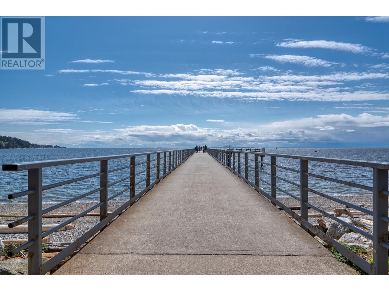 5 5477 WHARF AVENUE, Sechelt