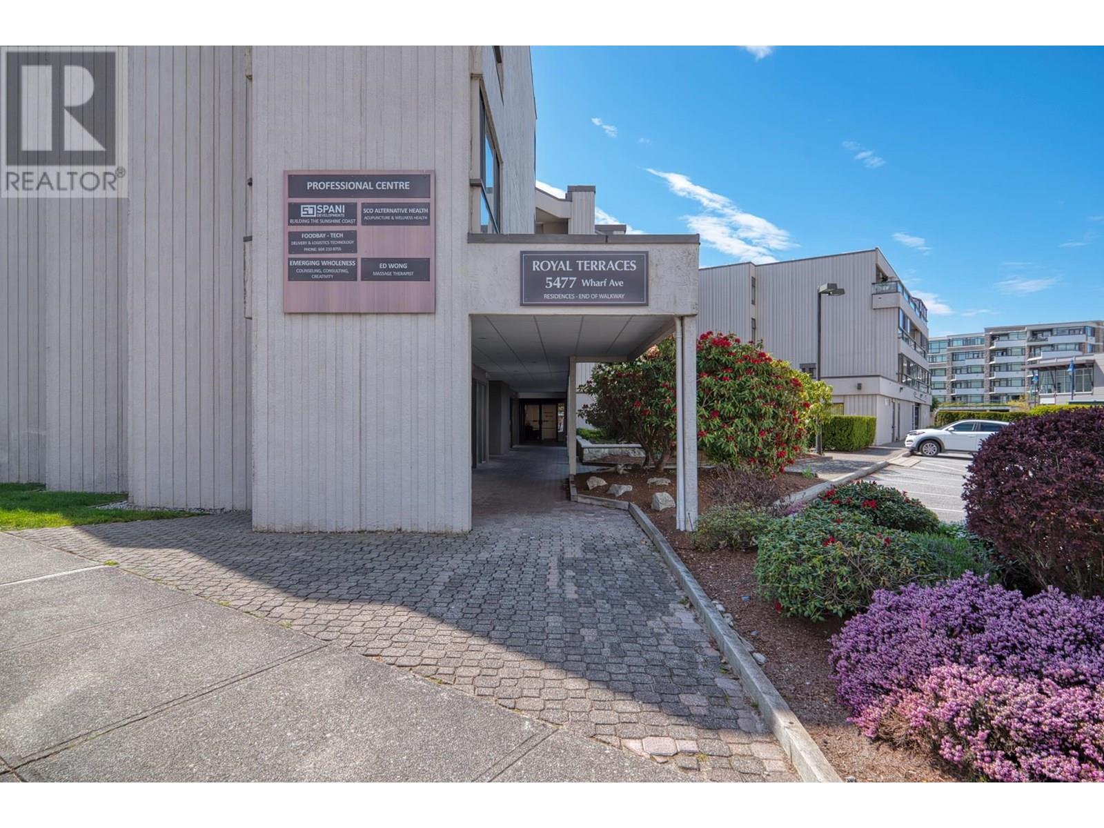 5 5477 WHARF AVENUE, Sechelt