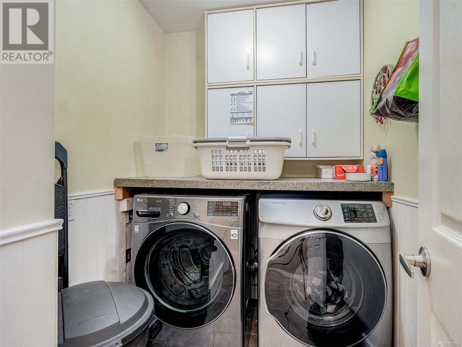 4 379 Wale Rd, Colwood