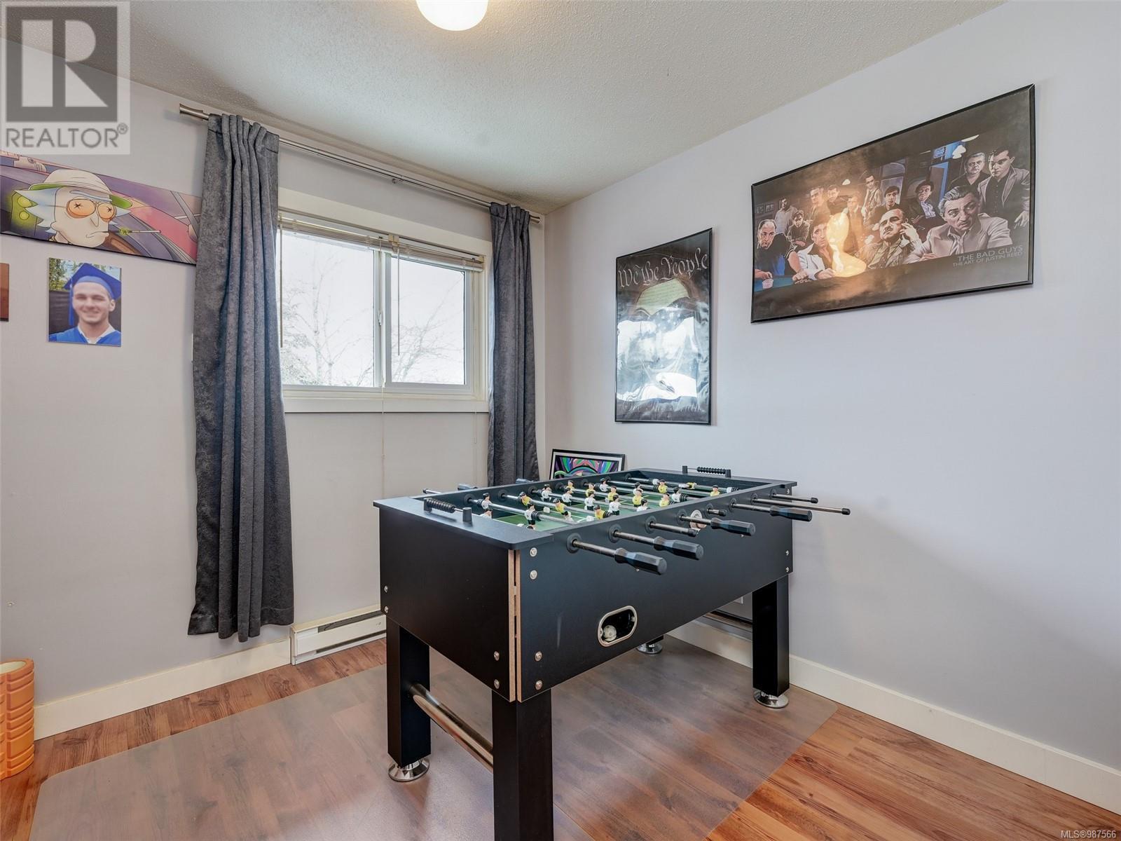 4 379 Wale Rd, Colwood