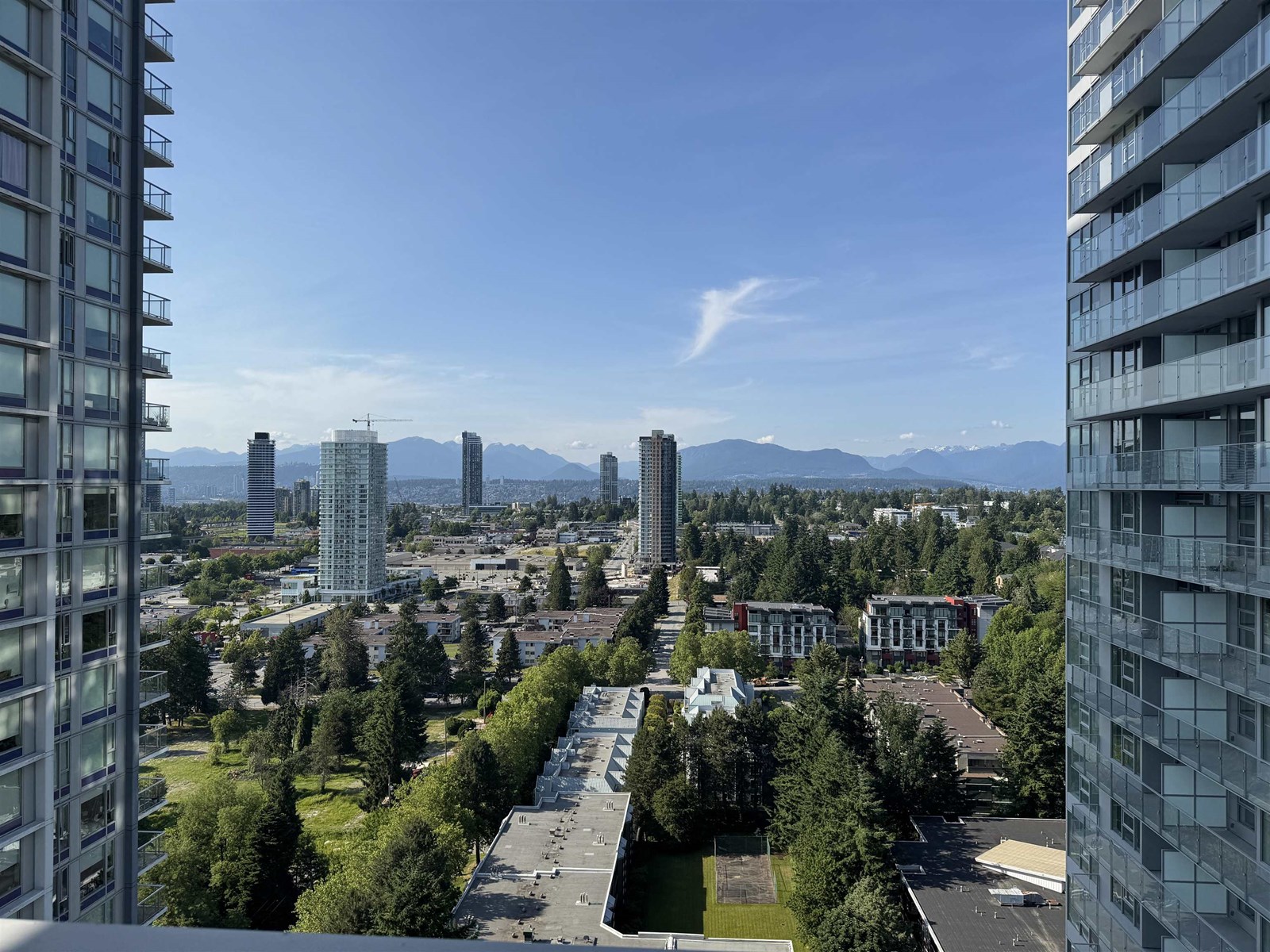 Photo 1 of 2409 13768 100 Avenue, Surrey BC