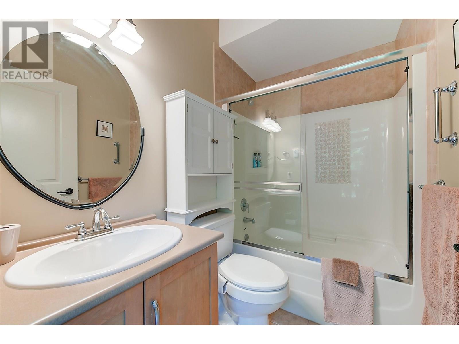 6 4356 Beach Avenue, Peachland