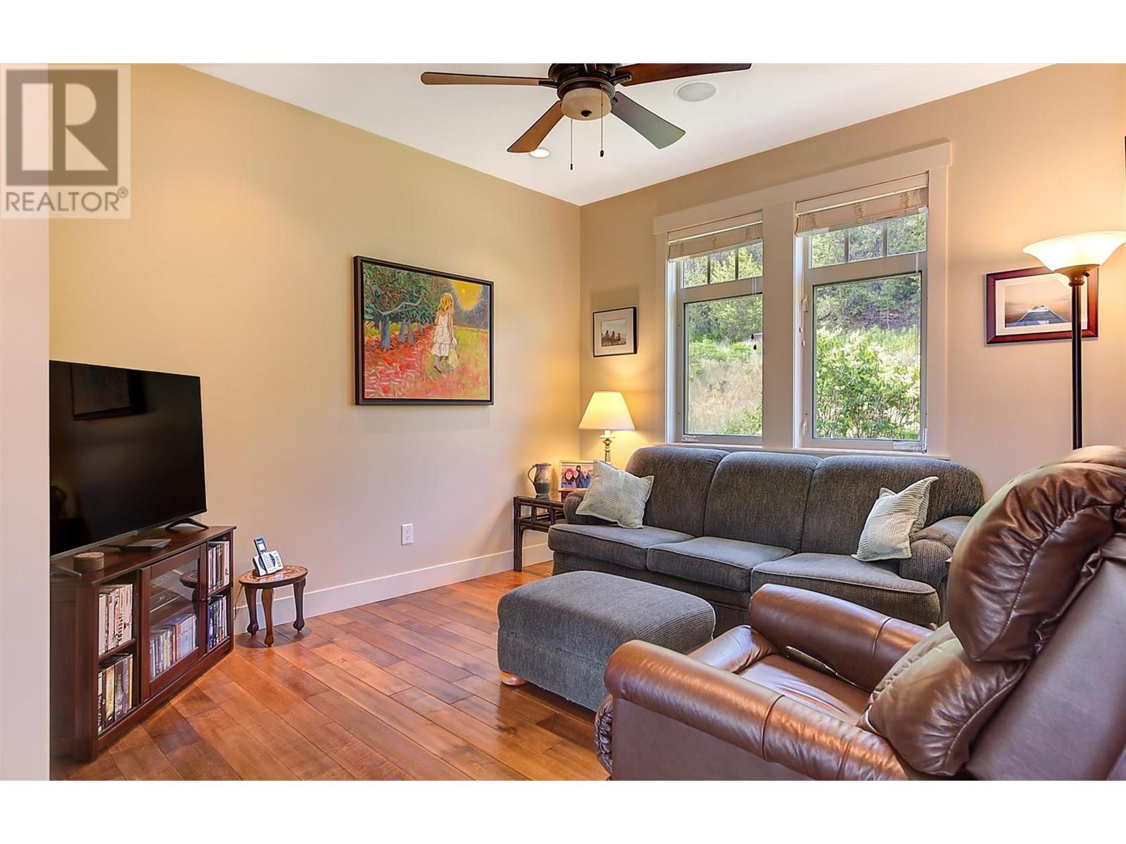 6 4356 Beach Avenue, Peachland