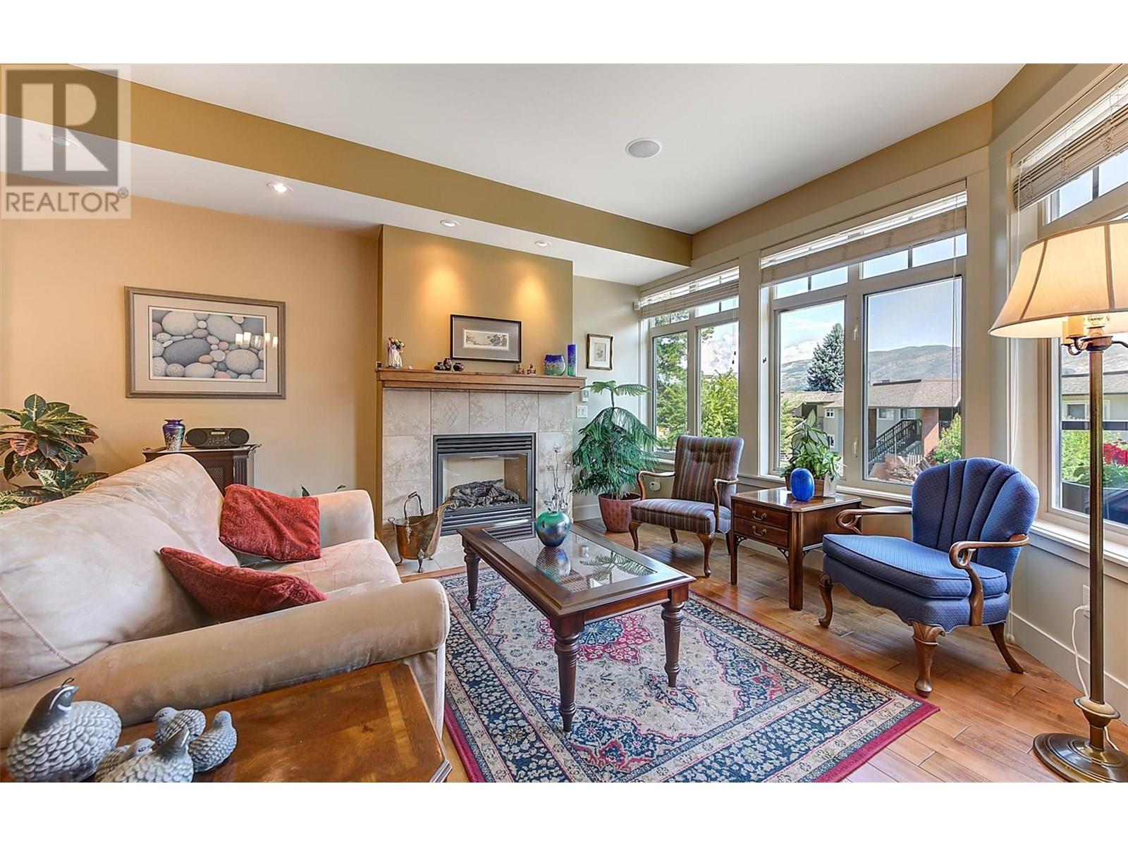 6 4356 Beach Avenue, Peachland