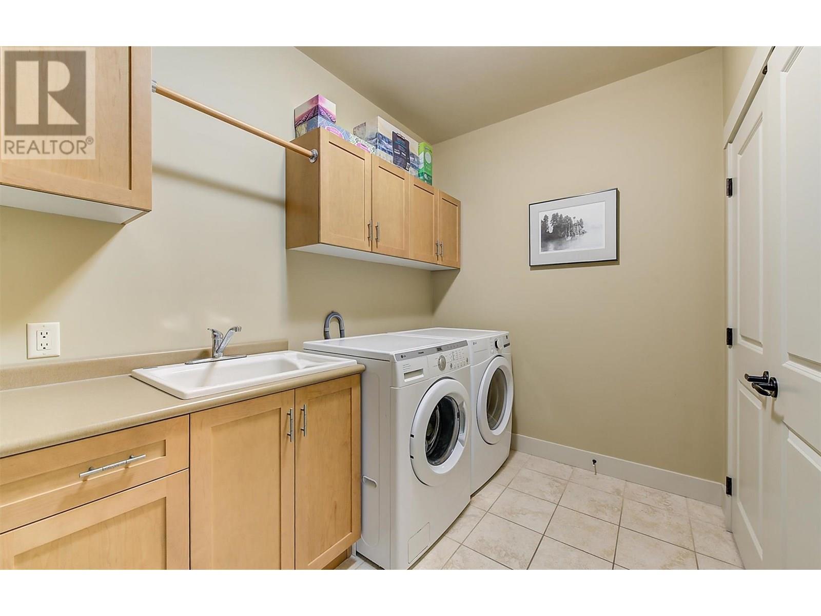 6 4356 Beach Avenue, Peachland