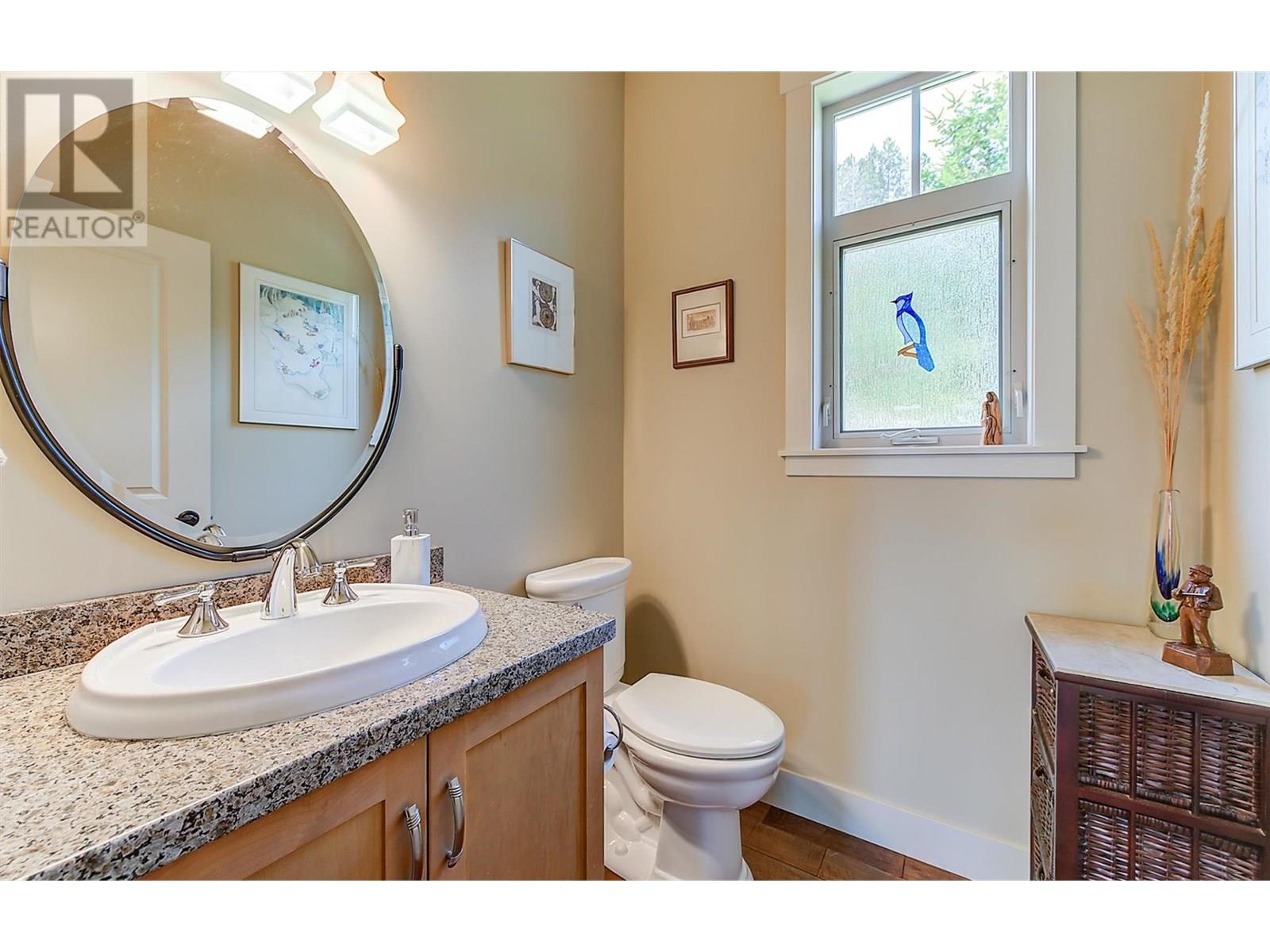 6 4356 Beach Avenue, Peachland