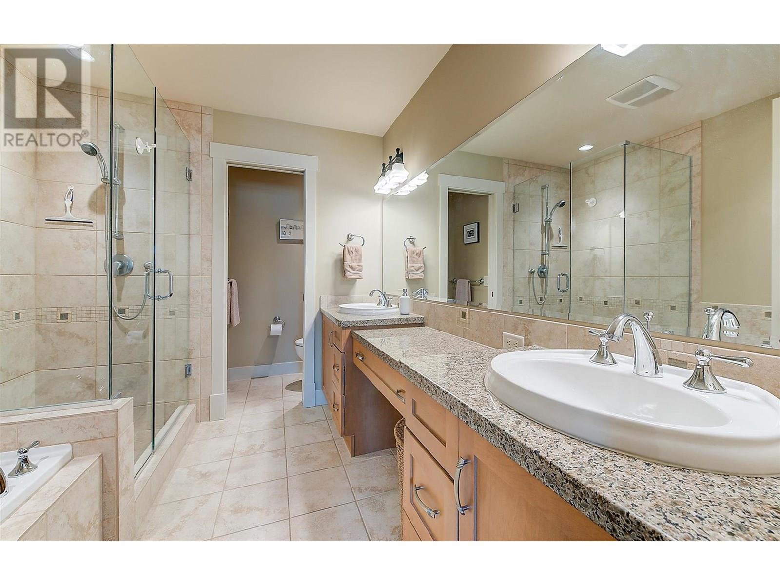 6 4356 Beach Avenue, Peachland