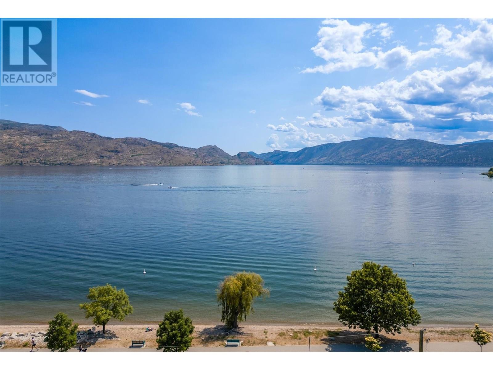 6 4356 Beach Avenue, Peachland