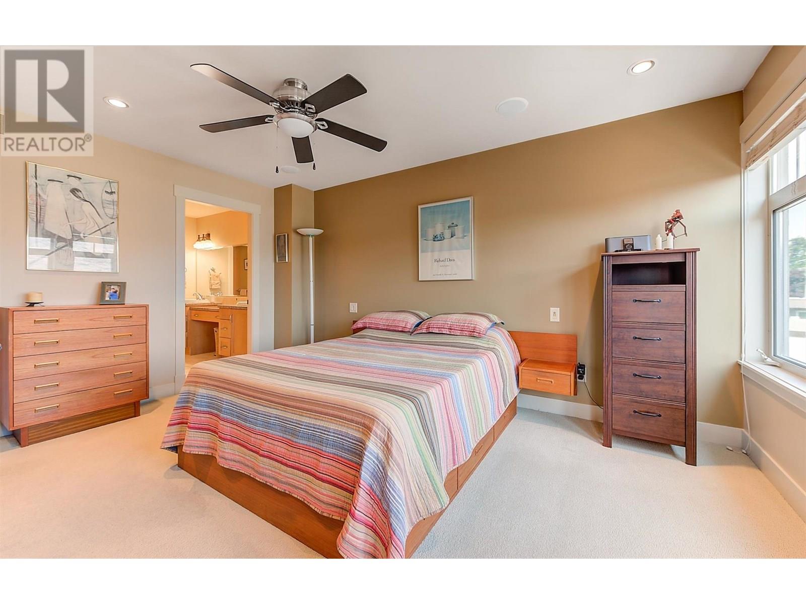 6 4356 Beach Avenue, Peachland
