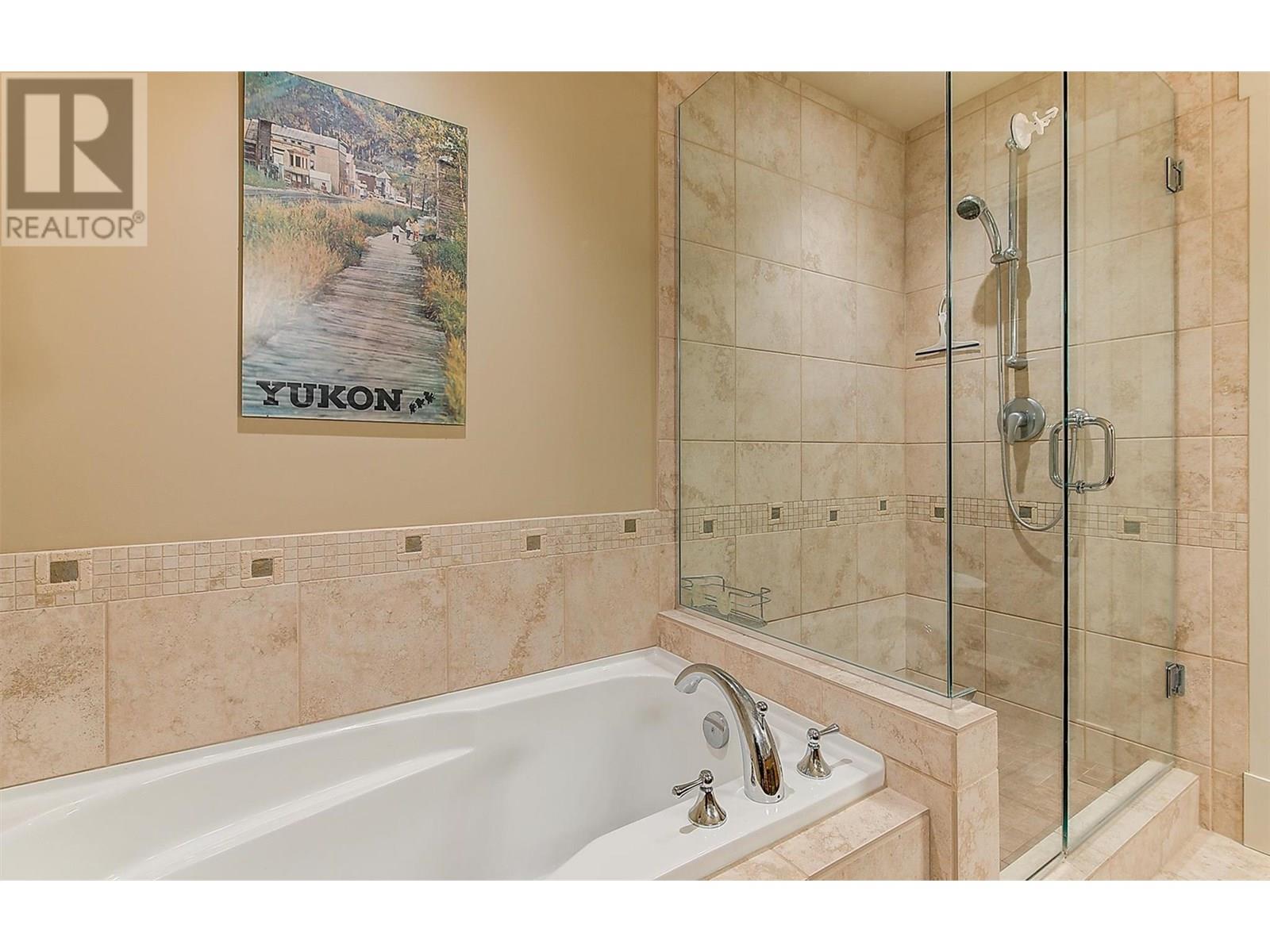 6 4356 Beach Avenue, Peachland