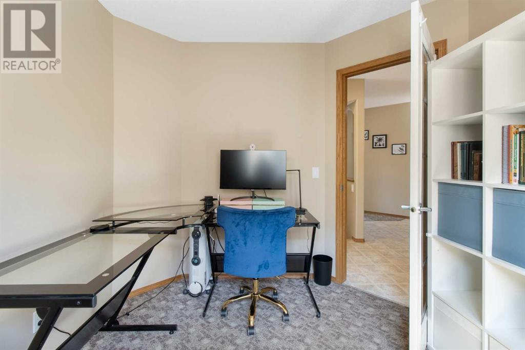 Single Family House for Sale in  Everwillow Close SW Evergreen Calgary 