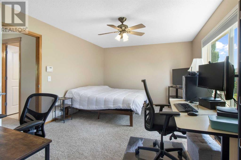 Single Family House for Sale in  Everwillow Close SW Evergreen Calgary 