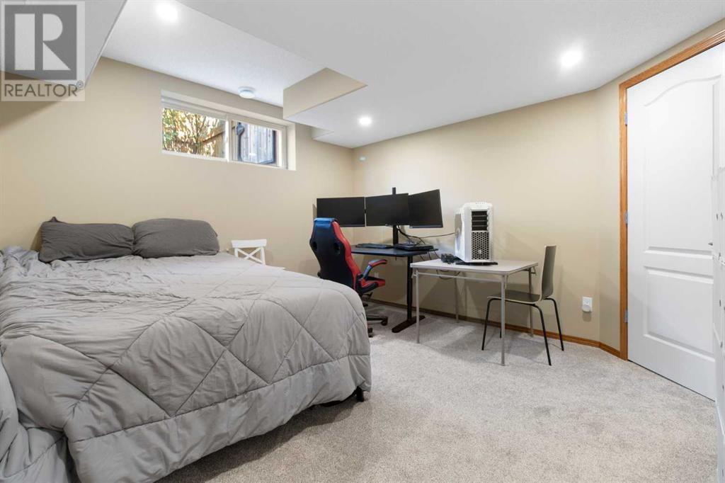 Single Family House for Sale in  Everwillow Close SW Evergreen Calgary 