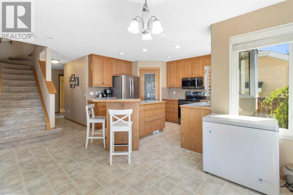 235 Everwillow Close SW, Calgary, Alberta