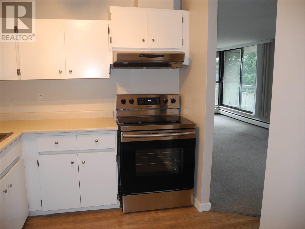 Photo 9 of 702 3771 Bartlett Court, Burnaby BC