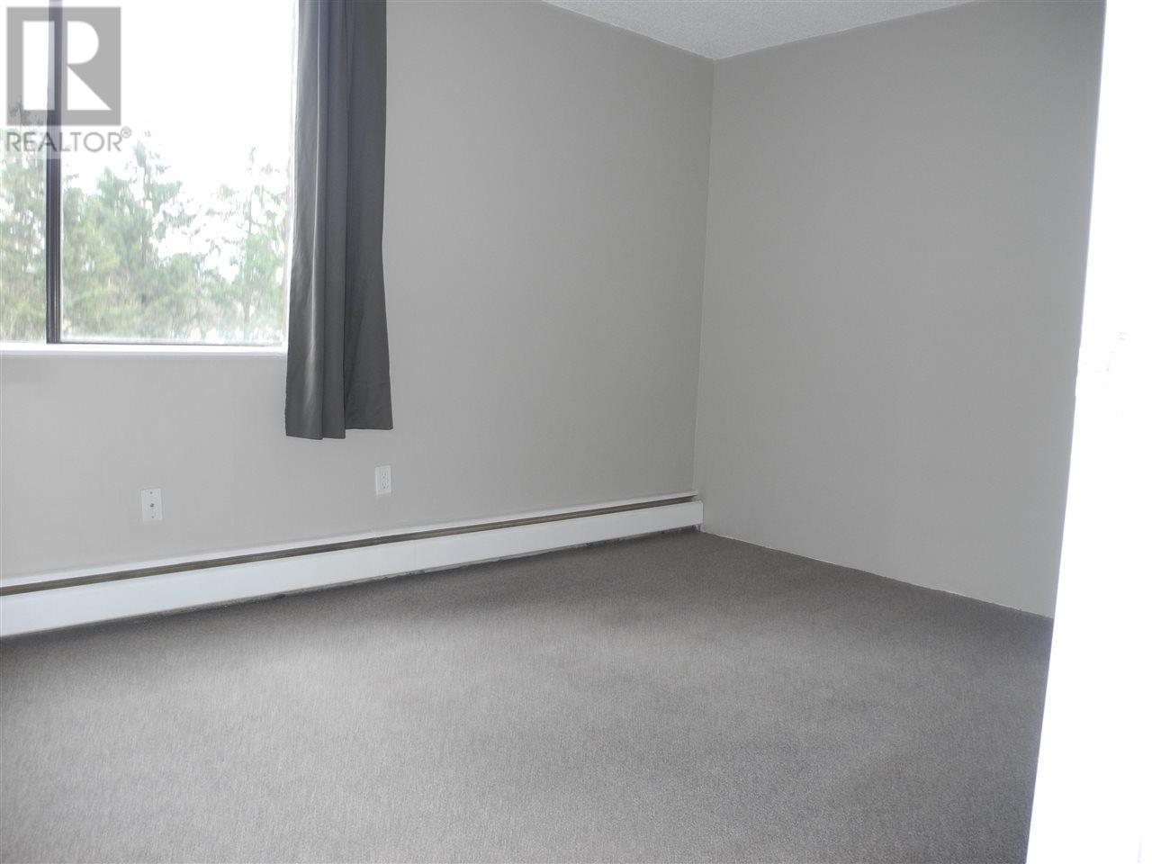 Photo 11 of 702 3771 Bartlett Court, Burnaby BC