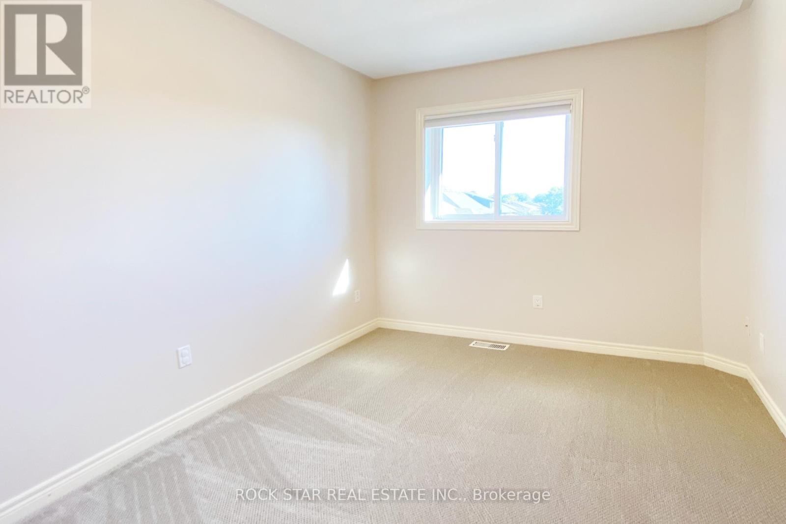 Photo 30 of 66 Tanner Drive, Pelham ON