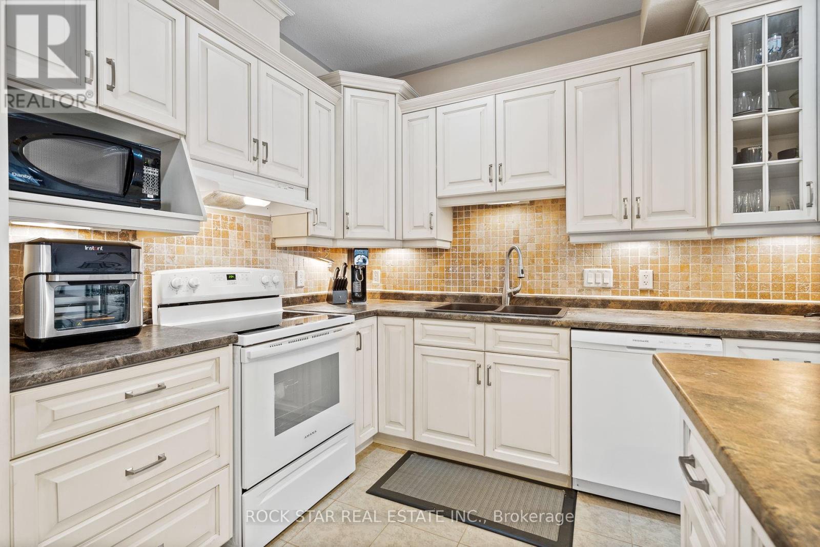 Photo 18 of 66 Tanner Drive, Pelham ON