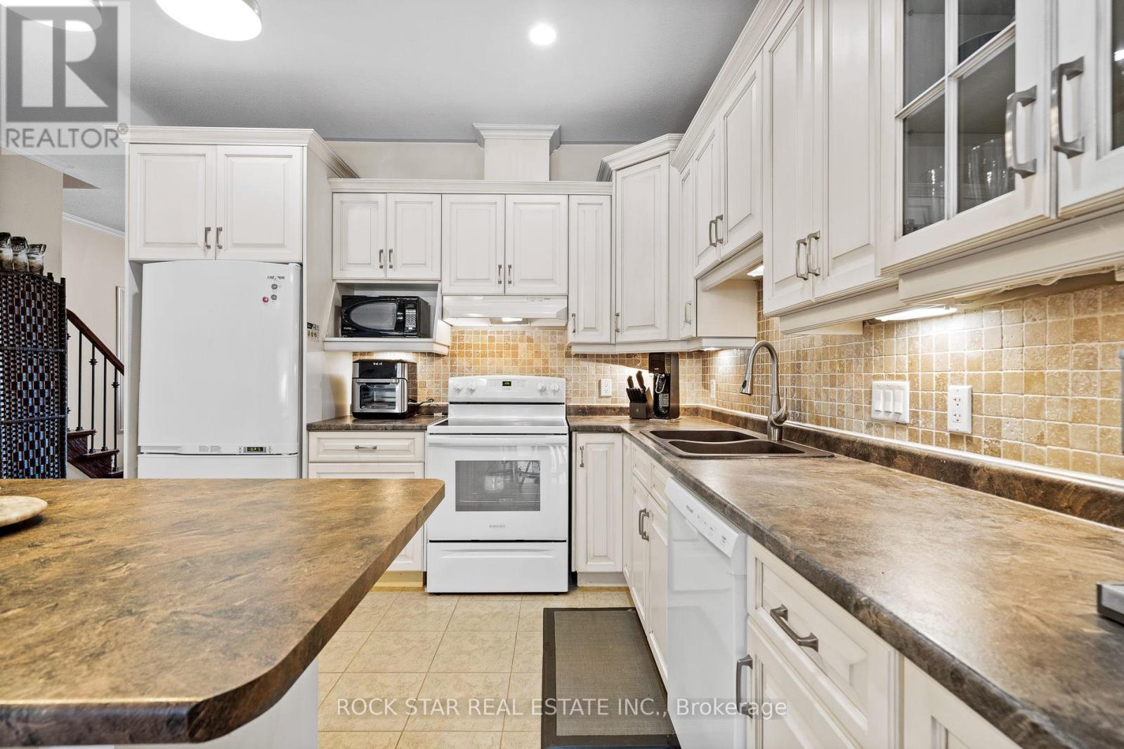 Photo 12 of 66 Tanner Drive, Pelham ON