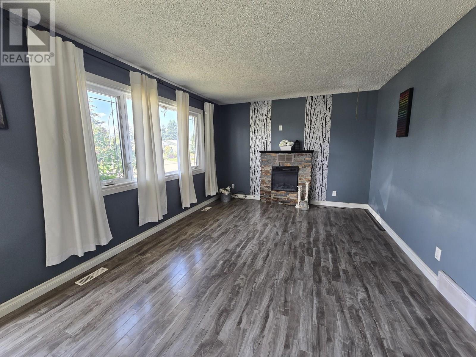 Photo 6 of 8919 91 Street, Fort St John BC