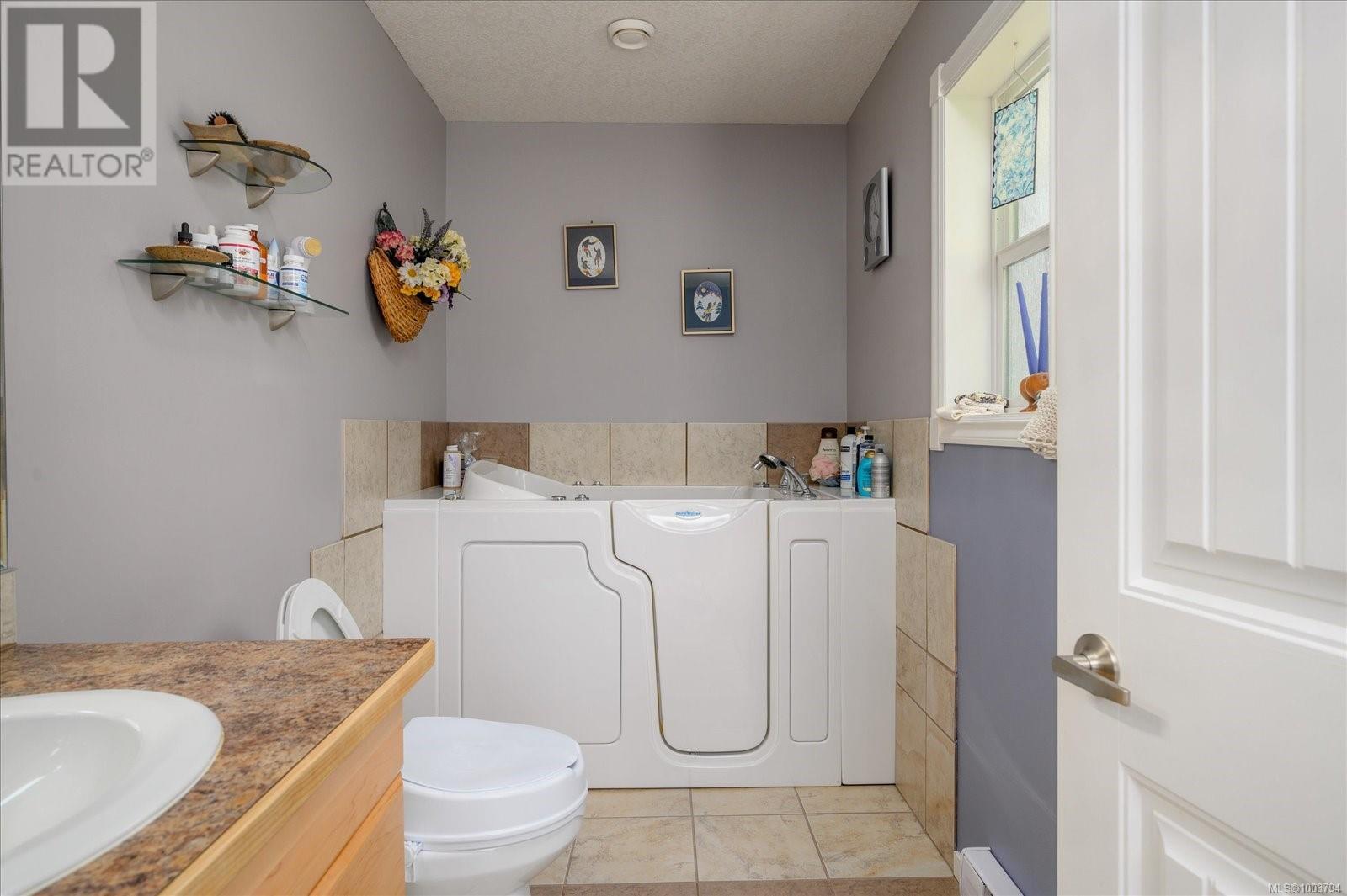 Photo 17 of 5739 Malpass Rd, Nanaimo BC