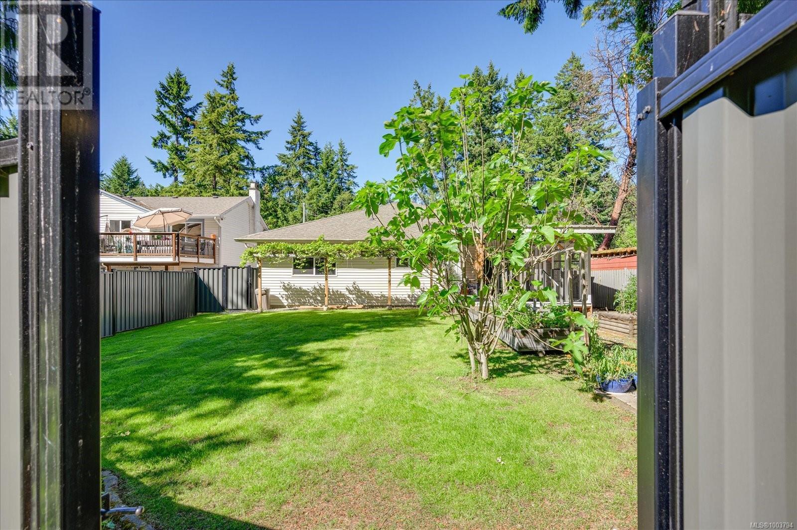 Photo 25 of 5739 Malpass Rd, Nanaimo BC