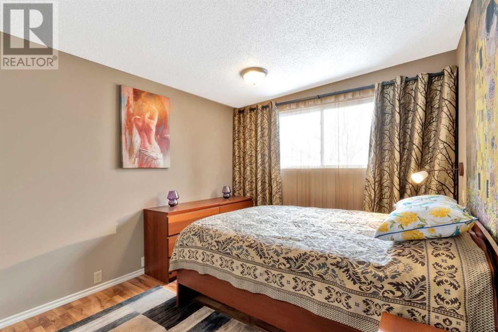 Single Family House Bi-level for Sale in  Canfield Road SW Canyon Meadows Calgary 