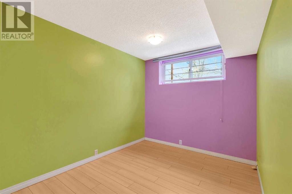 Single Family House Bi-level for Sale in  Canfield Road SW Canyon Meadows Calgary 