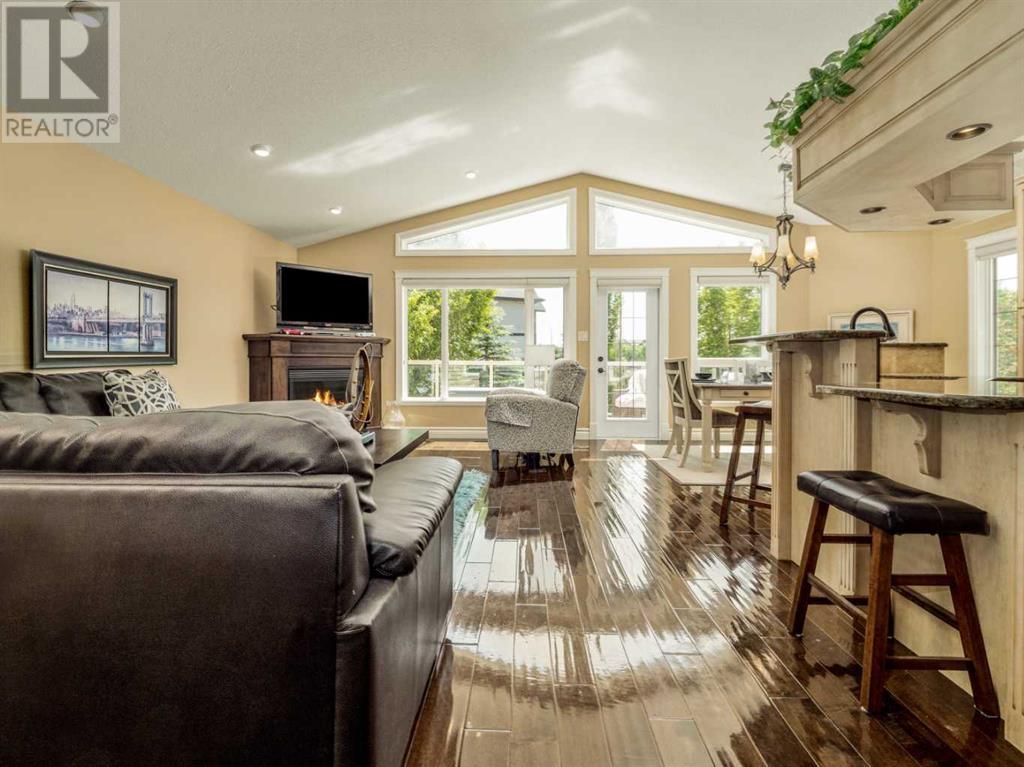 Single Family House Bi-level for Sale in  Mt Sunburst Place W Sunridge Lethbridge 