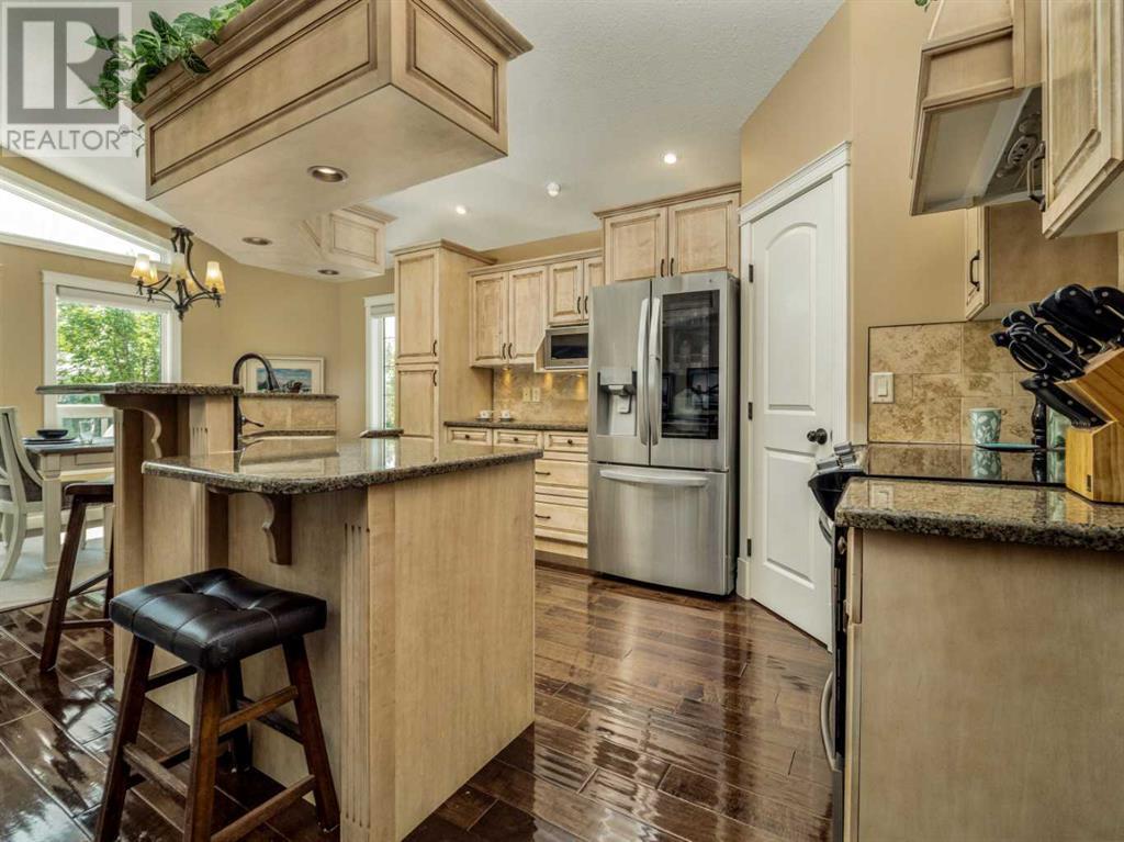 Single Family House Bi-level for Sale in  Mt Sunburst Place W Sunridge Lethbridge 