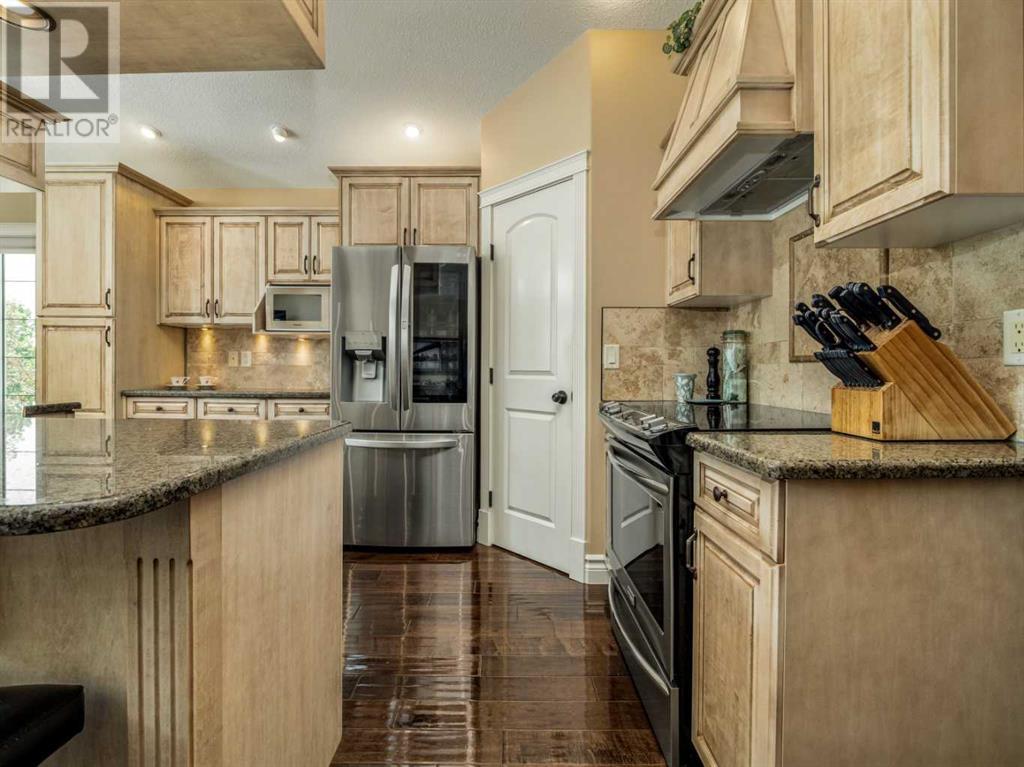 Single Family House Bi-level for Sale in  Mt Sunburst Place W Sunridge Lethbridge 