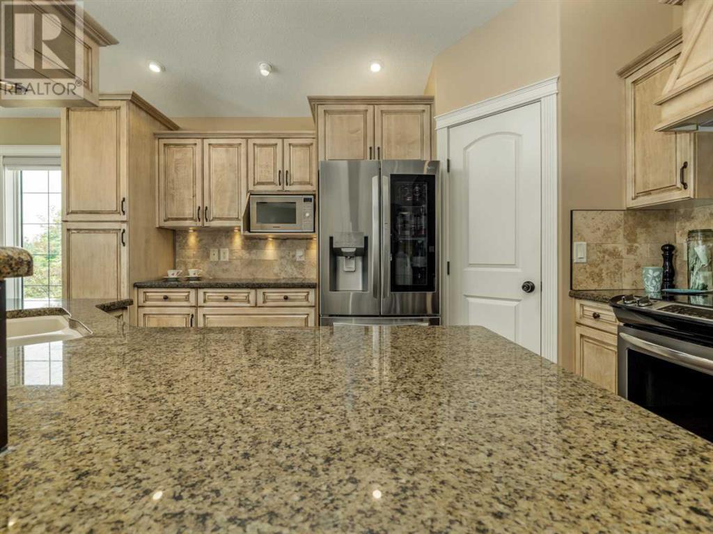 Single Family House Bi-level for Sale in  Mt Sunburst Place W Sunridge Lethbridge 
