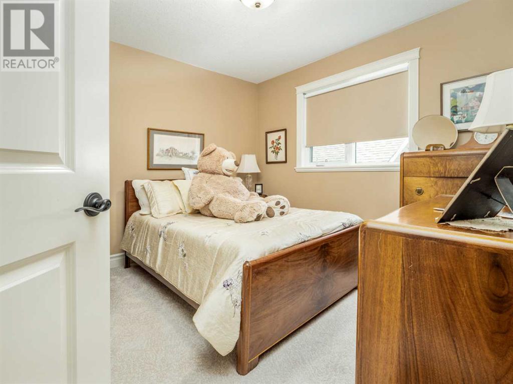 Single Family House Bi-level for Sale in  Mt Sunburst Place W Sunridge Lethbridge 