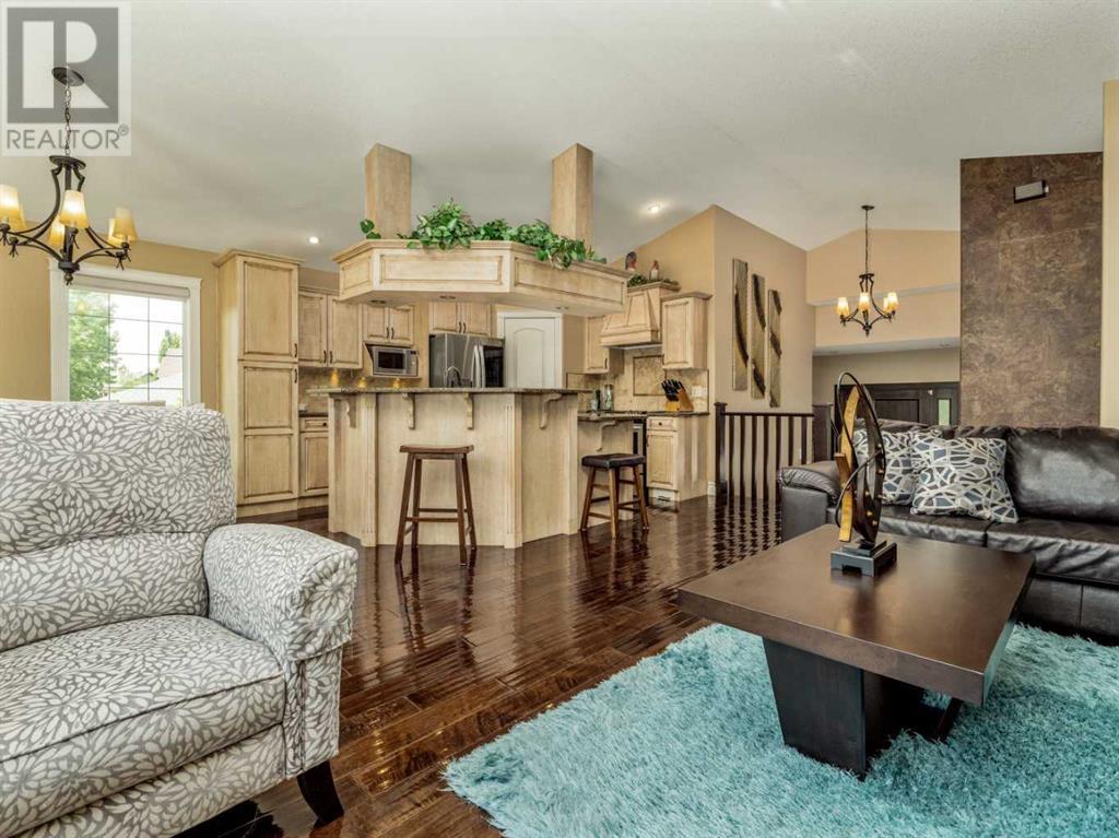 Single Family House Bi-level for Sale in  Mt Sunburst Place W Sunridge Lethbridge 