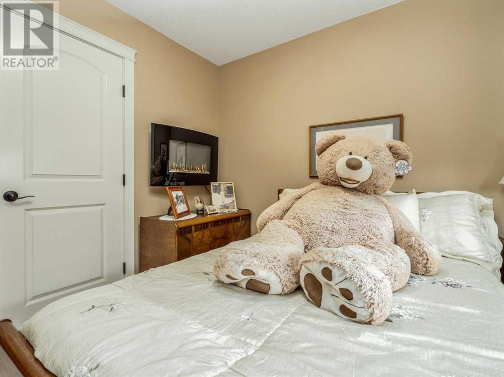 Single Family House Bi-level for Sale in  Mt Sunburst Place W Sunridge Lethbridge 