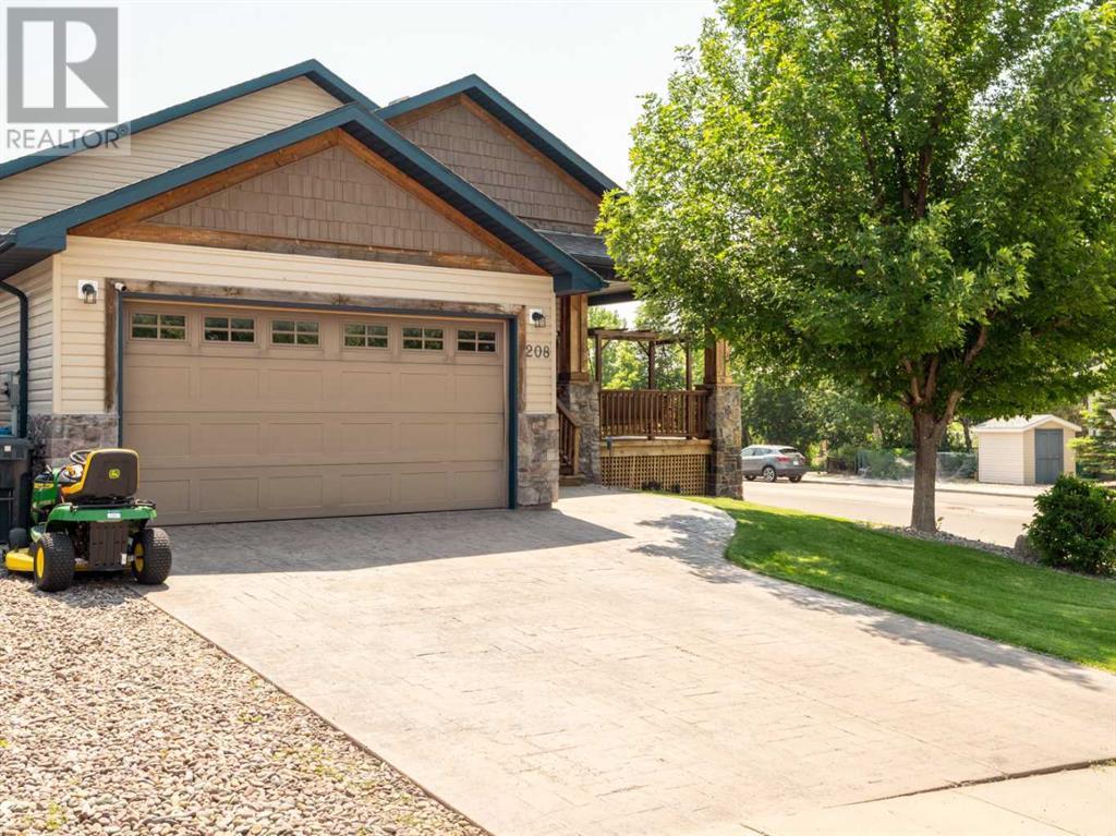 Single Family House Bi-level for Sale in  Mt Sunburst Place W Sunridge Lethbridge 