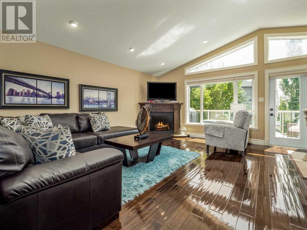 Single Family House Bi-level for Sale in  Mt Sunburst Place W Sunridge Lethbridge 