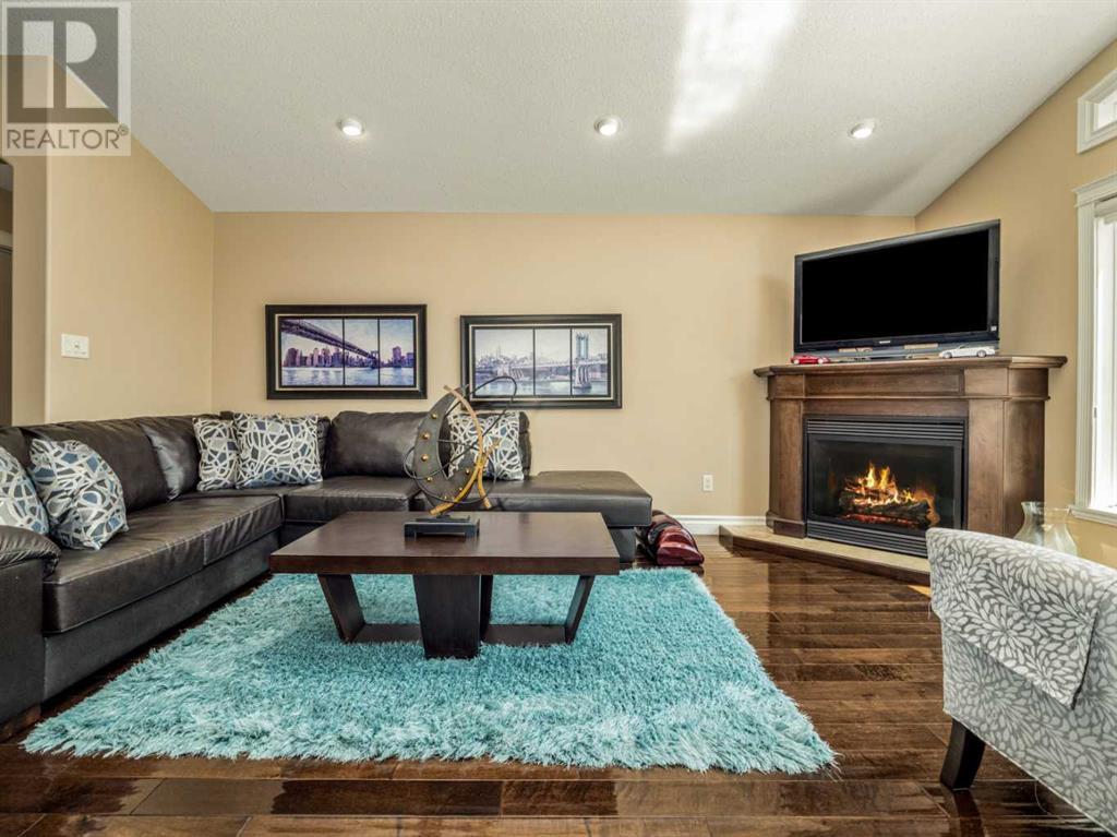 Single Family House Bi-level for Sale in  Mt Sunburst Place W Sunridge Lethbridge 