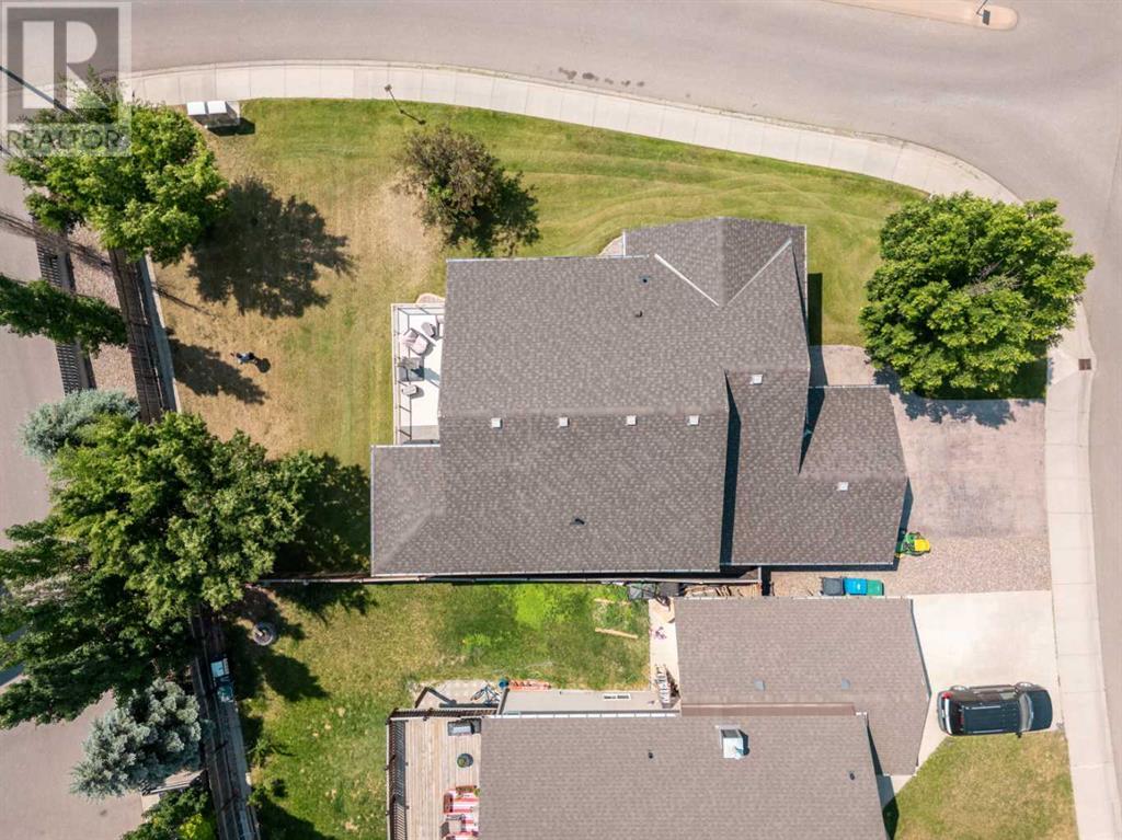Single Family House Bi-level for Sale in  Mt Sunburst Place W Sunridge Lethbridge 
