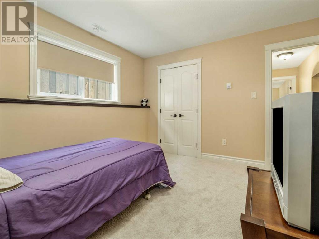 Single Family House Bi-level for Sale in  Mt Sunburst Place W Sunridge Lethbridge 