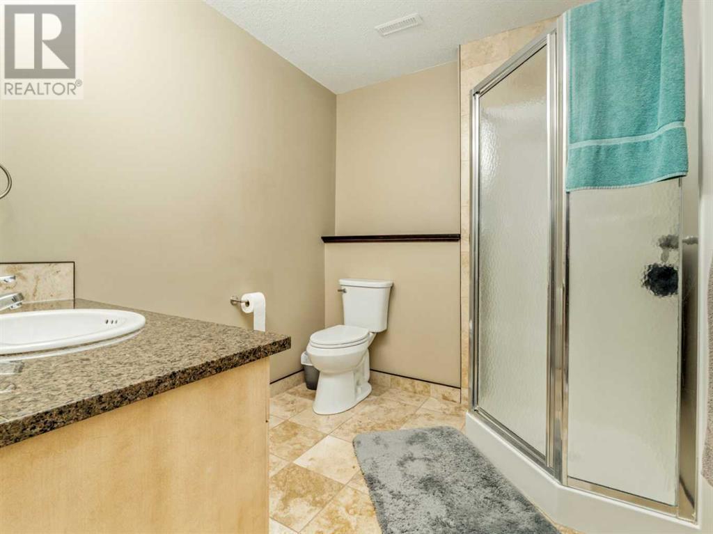 Single Family House Bi-level for Sale in  Mt Sunburst Place W Sunridge Lethbridge 