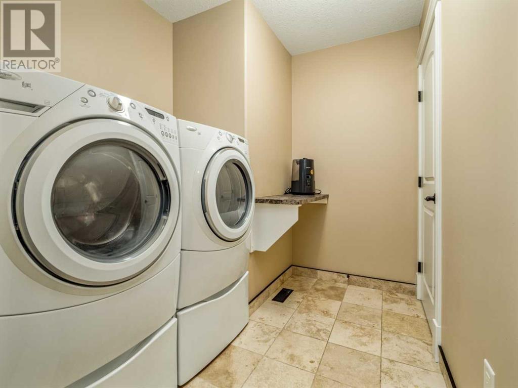 Single Family House Bi-level for Sale in  Mt Sunburst Place W Sunridge Lethbridge 