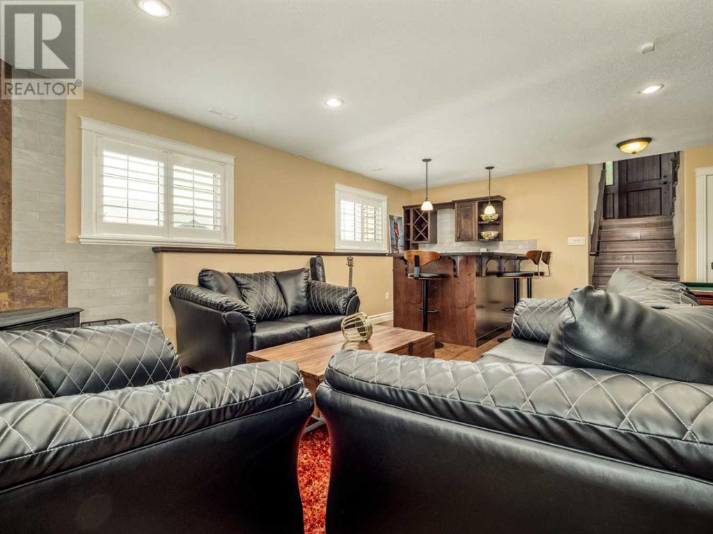 Single Family House Bi-level for Sale in  Mt Sunburst Place W Sunridge Lethbridge 