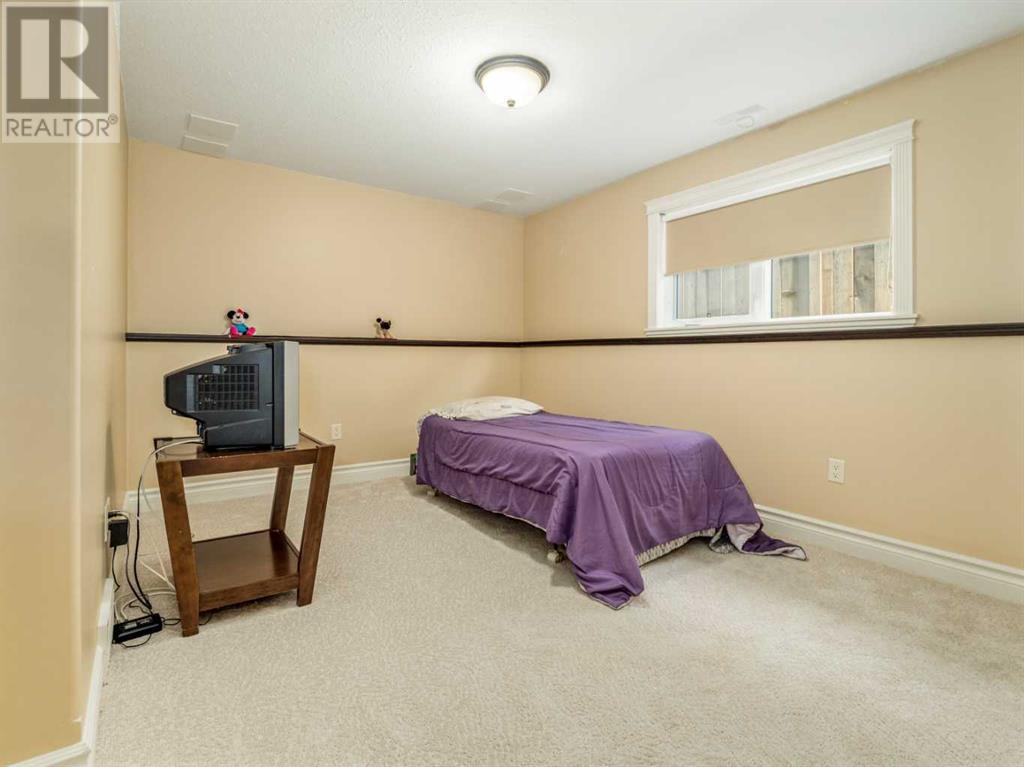 Single Family House Bi-level for Sale in  Mt Sunburst Place W Sunridge Lethbridge 