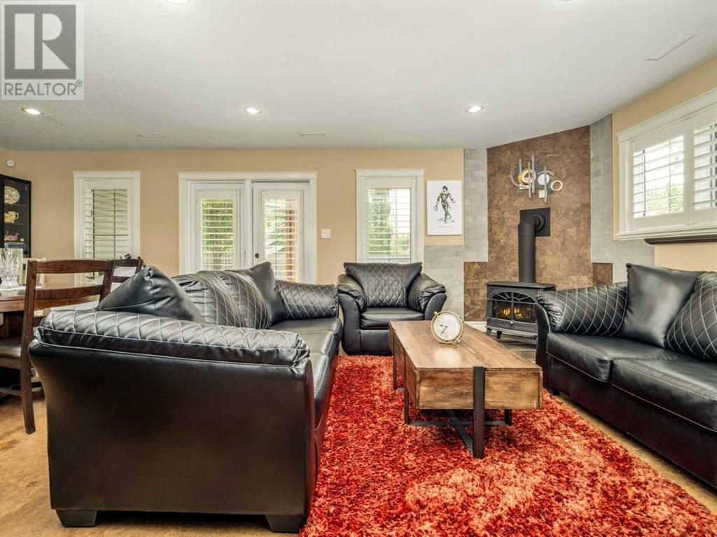 Single Family House Bi-level for Sale in  Mt Sunburst Place W Sunridge Lethbridge 