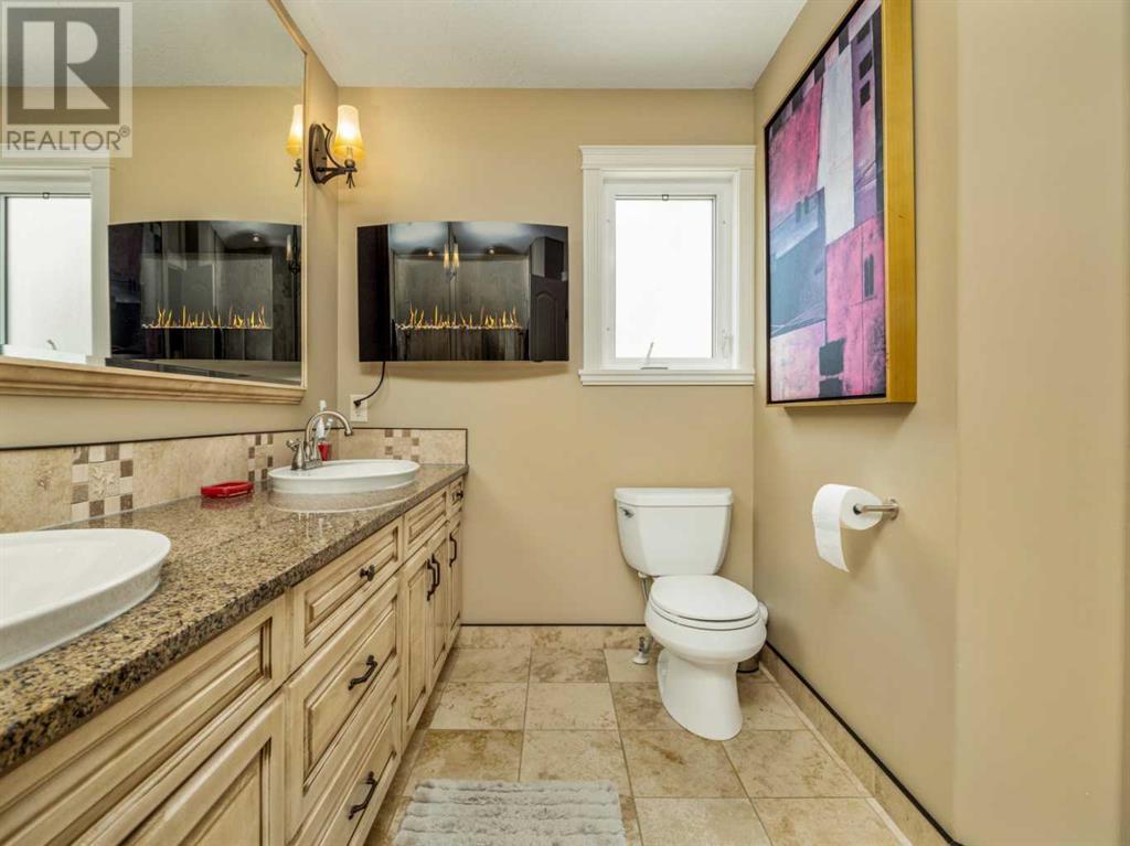 Single Family House Bi-level for Sale in  Mt Sunburst Place W Sunridge Lethbridge 
