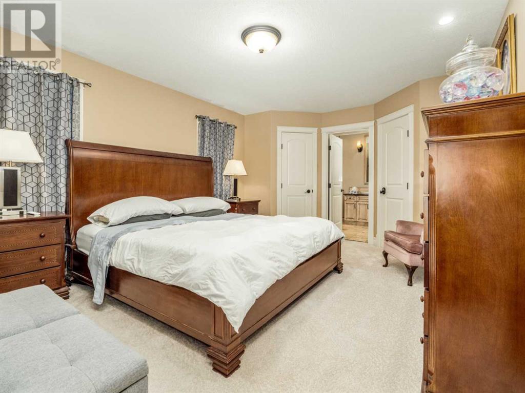 Single Family House Bi-level for Sale in  Mt Sunburst Place W Sunridge Lethbridge 