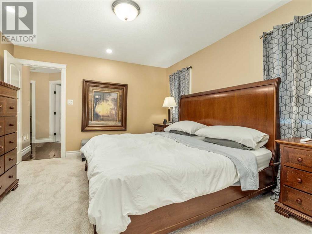 Single Family House Bi-level for Sale in  Mt Sunburst Place W Sunridge Lethbridge 